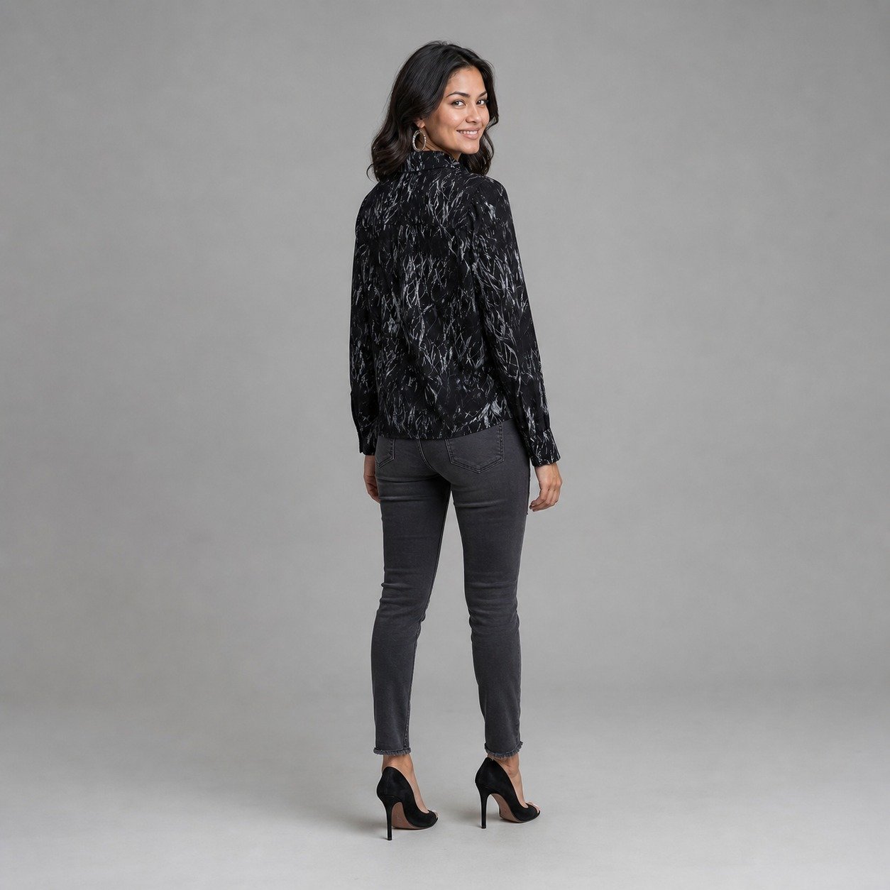 Blusa Camisera Estampada Negra para Mujer – Sateen 1541-2514 - Image 4