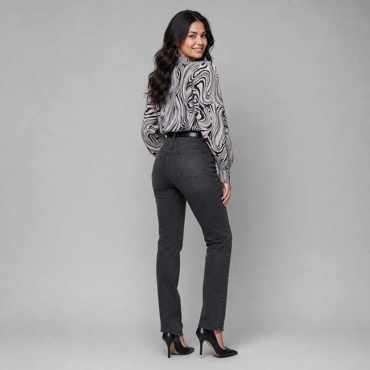 Blusa Satinada Estampada Negra para Mujer – Sateen 1591-1527 - Image 4