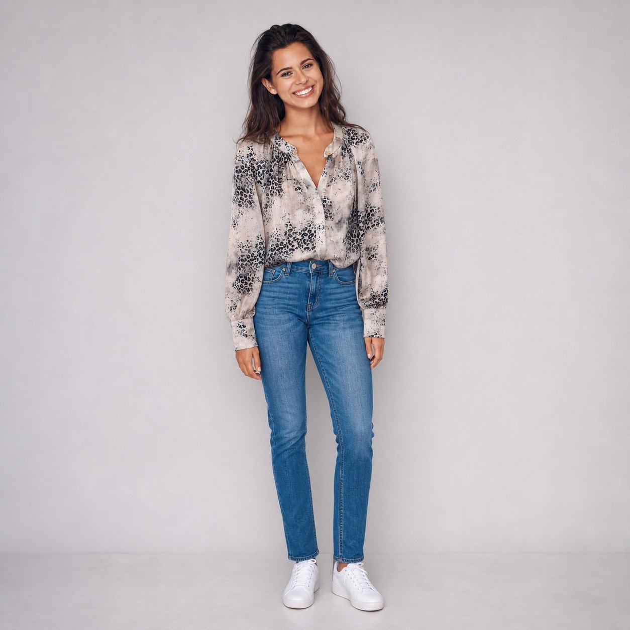 Blusa Satinada Estampada Gris para Mujer – Sateen 1592-2527