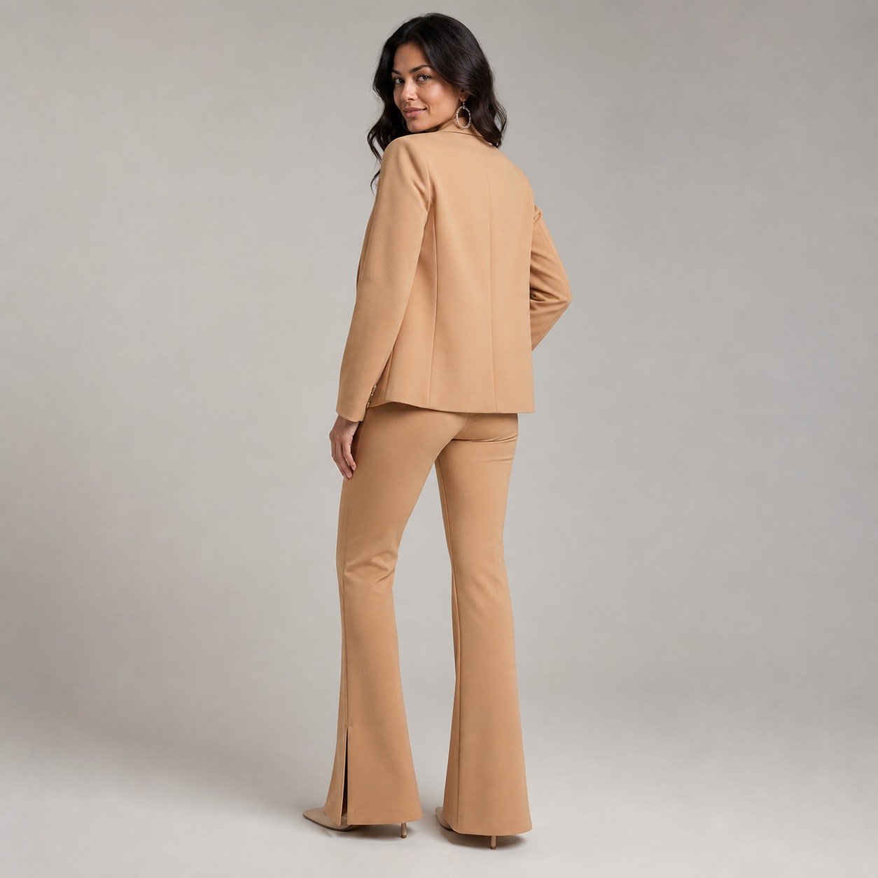 Pantalón Camel con Cinturón y Bota Sirena – Ayriss P1047 - Image 4